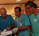 ד"ר אנדרה ויסמן עם הרופאים