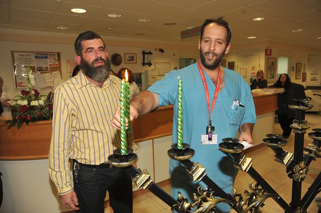 הדלקת נרות במחלקת היולדות
