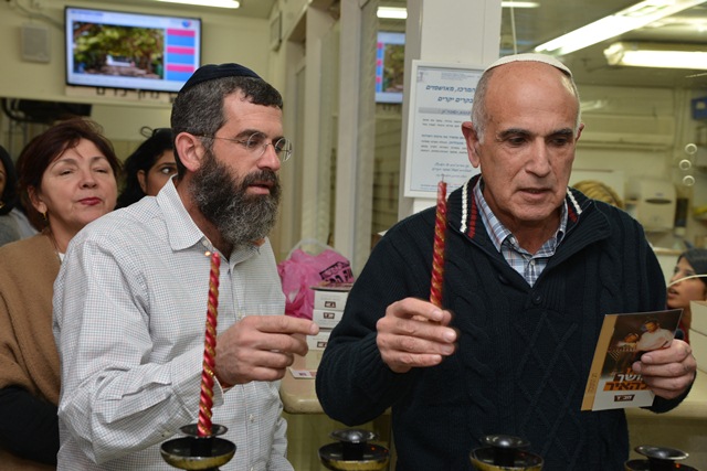 ד''ר בן וליד מנהל המלר''ד ואבי לרר מעמותת ''ושמחת''