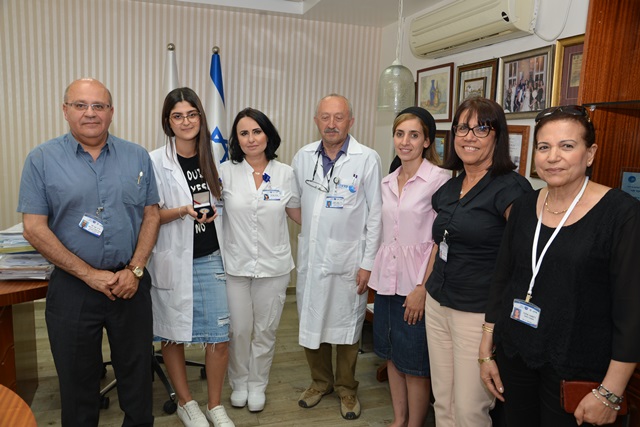 מצטיינת הנשיא בטקס בהנהחת המרכז הרפואי
