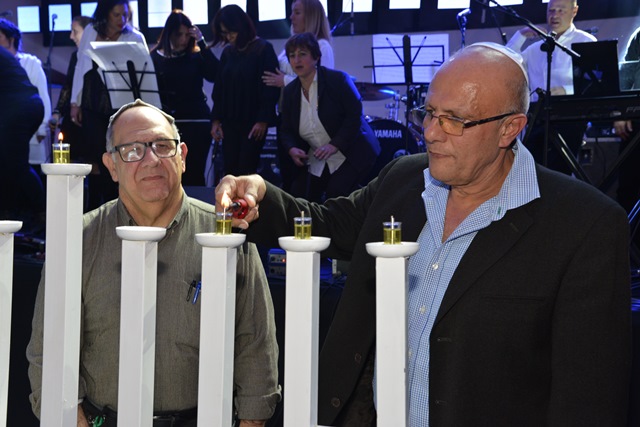 טקס הדלקת נרות מר איתןכהן וד''ר אמיל חי