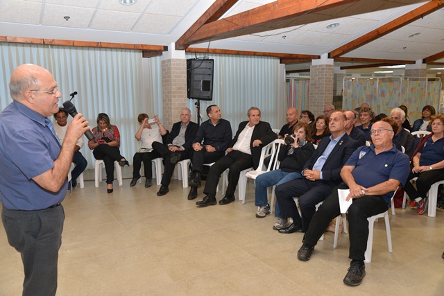 ד''ר חזי מודה לתורמים